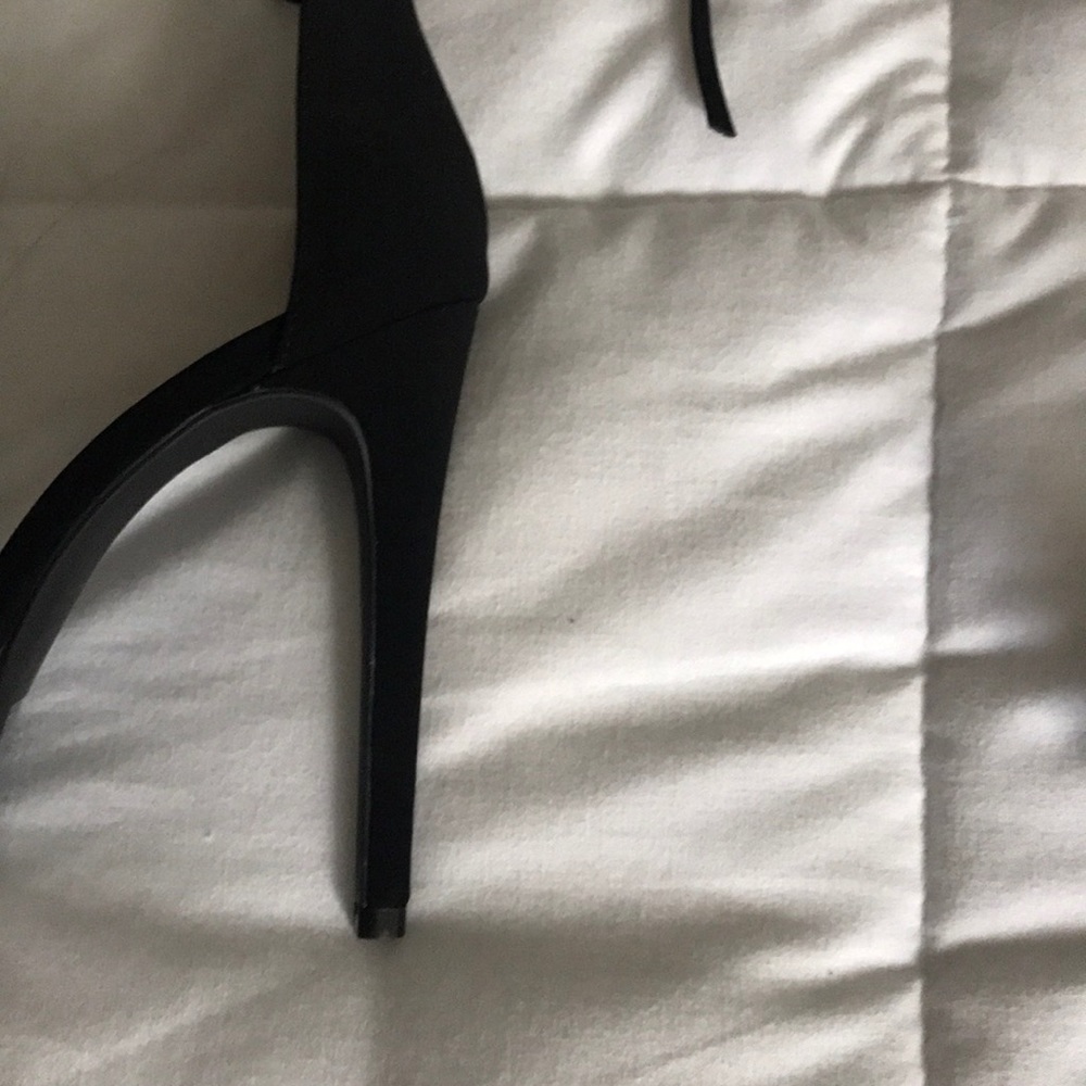 Heels - Picture 4 of 4